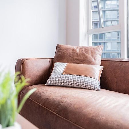 Amazing Views ! Leather Furniture ! Cozy Condo! Ванкувер Екстер'єр фото