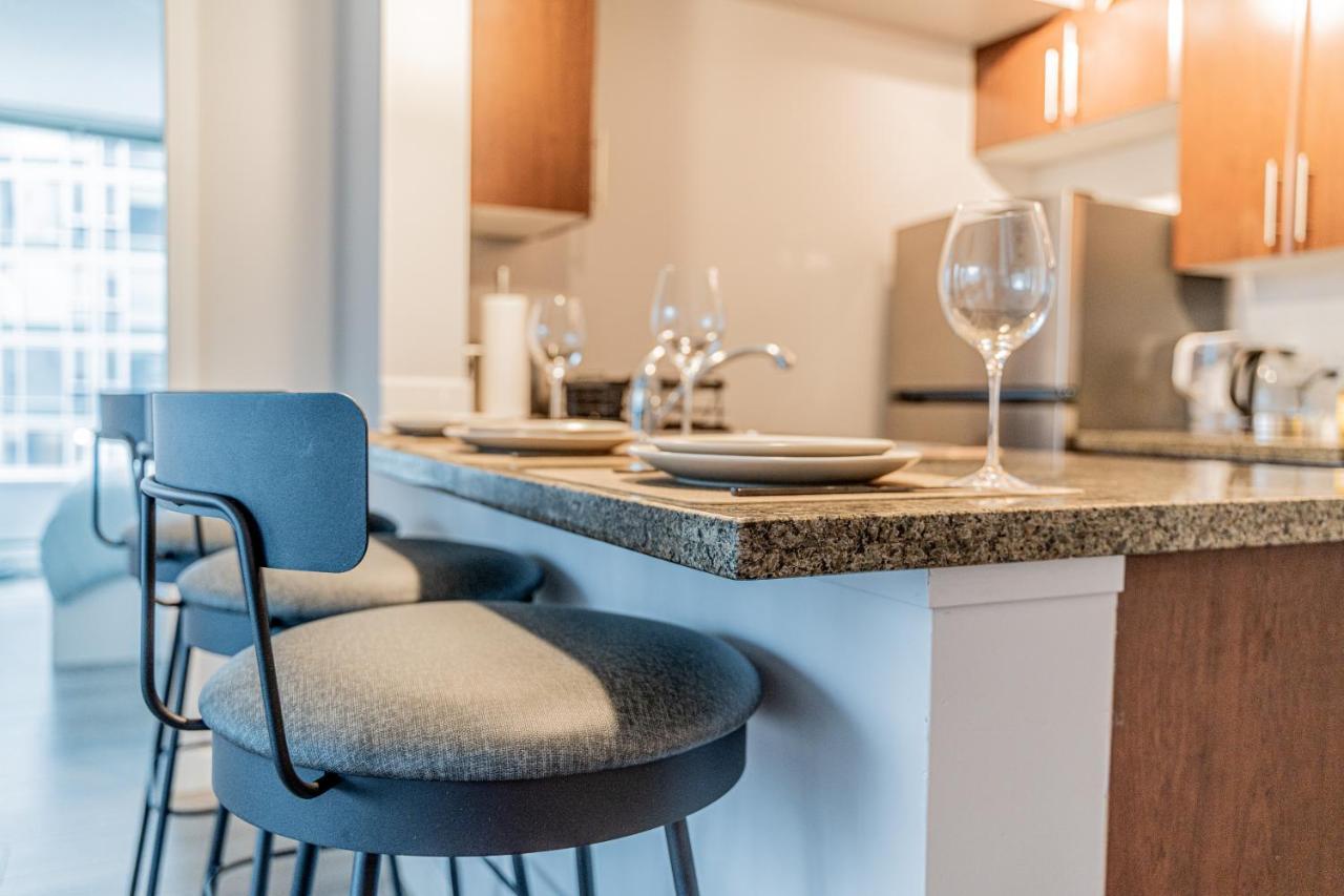 Amazing Views ! Leather Furniture ! Cozy Condo! Ванкувер Екстер'єр фото