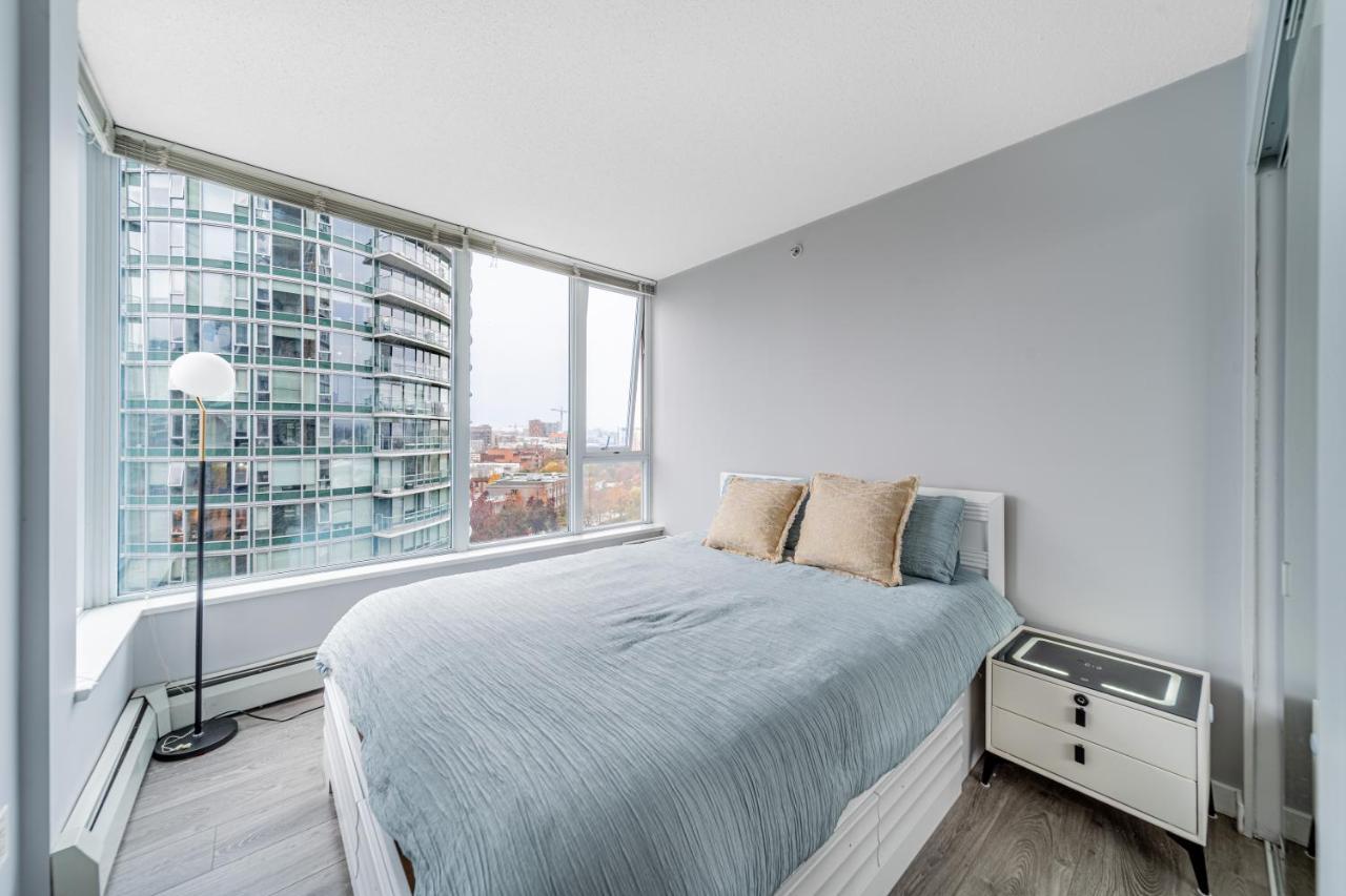 Amazing Views ! Leather Furniture ! Cozy Condo! Ванкувер Екстер'єр фото