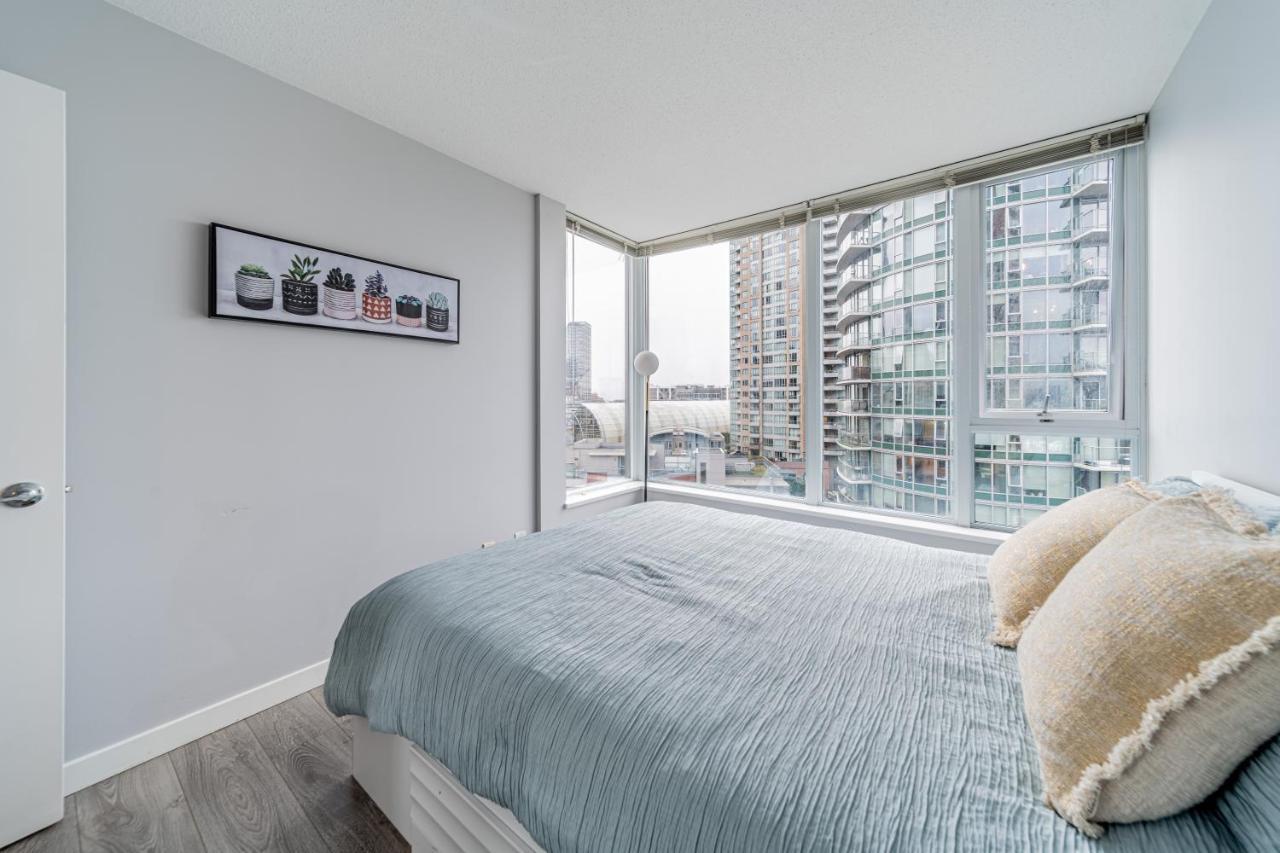 Amazing Views ! Leather Furniture ! Cozy Condo! Ванкувер Екстер'єр фото